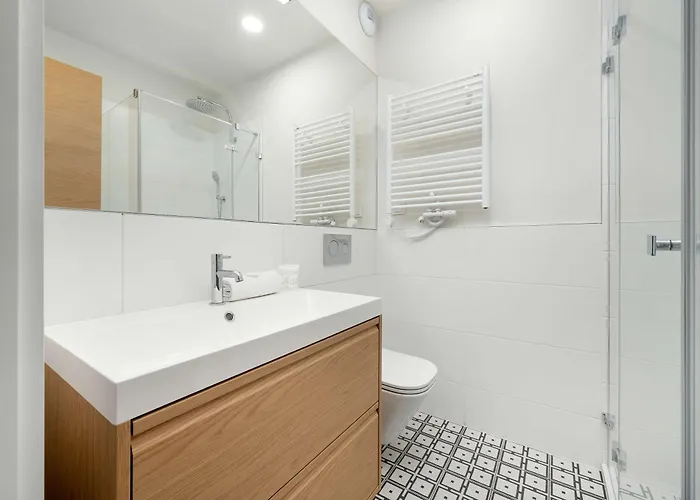 Ksiecia Witolda 60 Stylowy W Klimatycznym Budynku By Renters ורוצלב